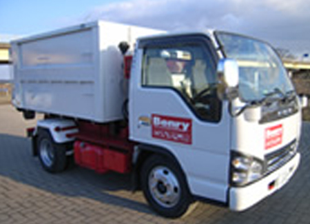 2t脱着式コンテナ車（アームロール）